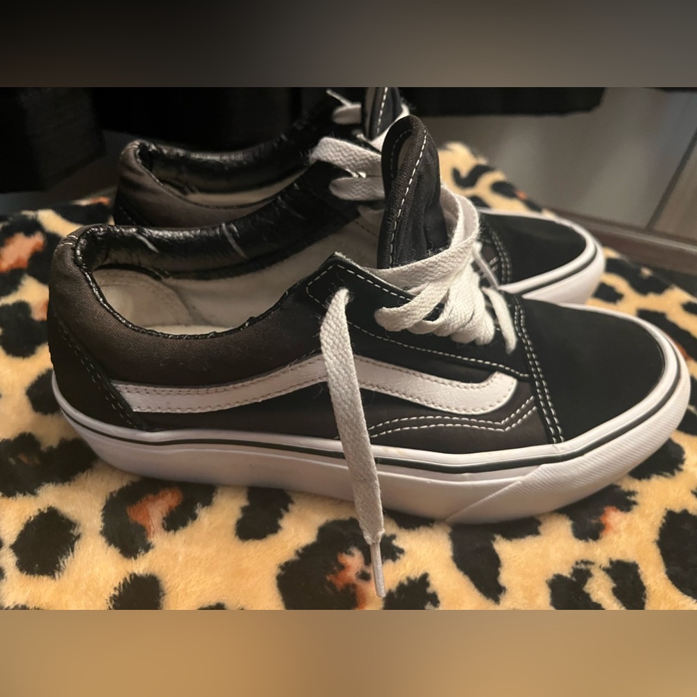 Vans Airwalk Old Skool Black
White Men's Size 5.0 women 
Size: 6.5